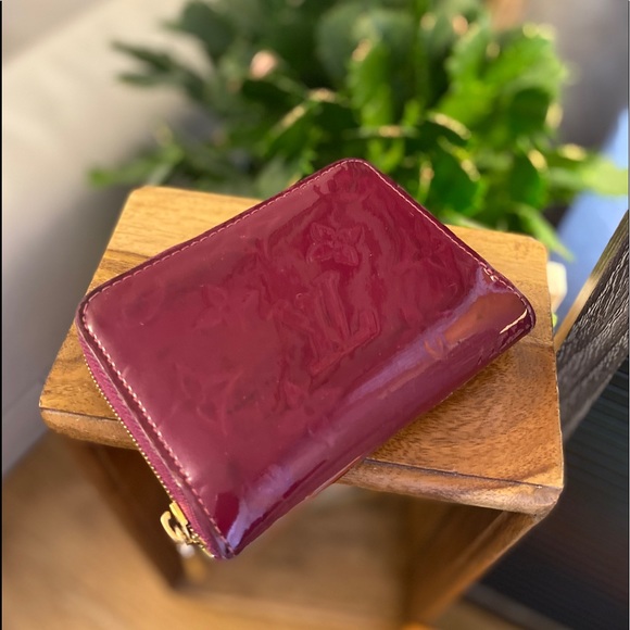 Authentic Louis Vuitton Zippy coin purse